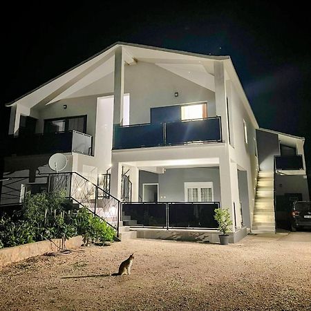 Apartmani Karla Paklenica 스타리그라드 파클레니차 외부 사진