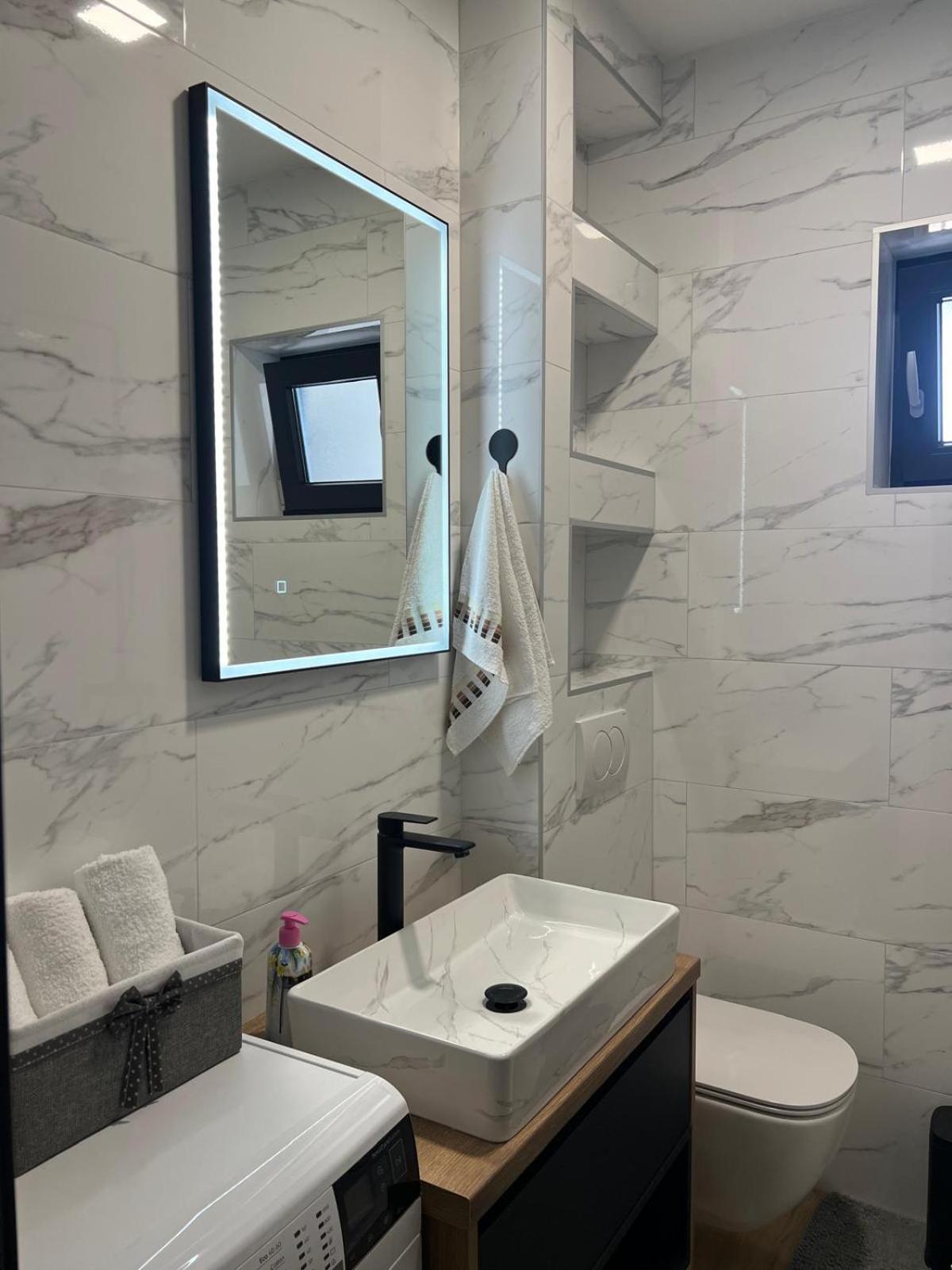 Apartmani Karla Paklenica 스타리그라드 파클레니차 외부 사진