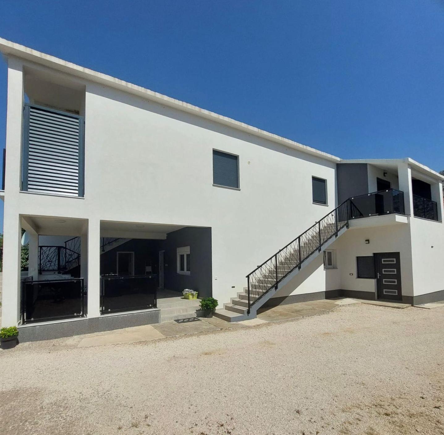 Apartmani Karla Paklenica 스타리그라드 파클레니차 외부 사진