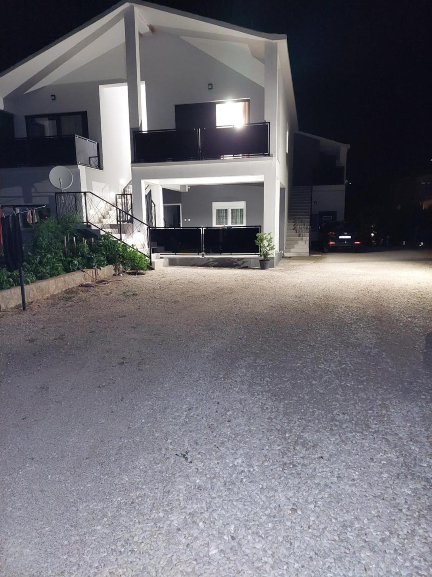 Apartmani Karla Paklenica 스타리그라드 파클레니차 외부 사진