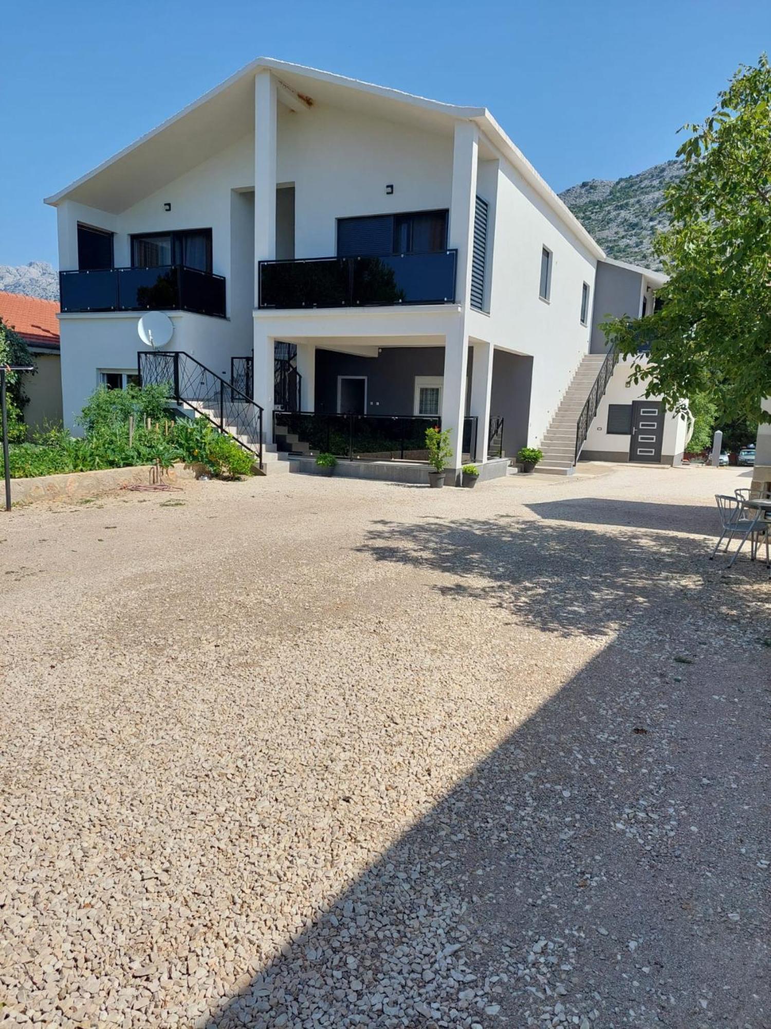 Apartmani Karla Paklenica 스타리그라드 파클레니차 외부 사진