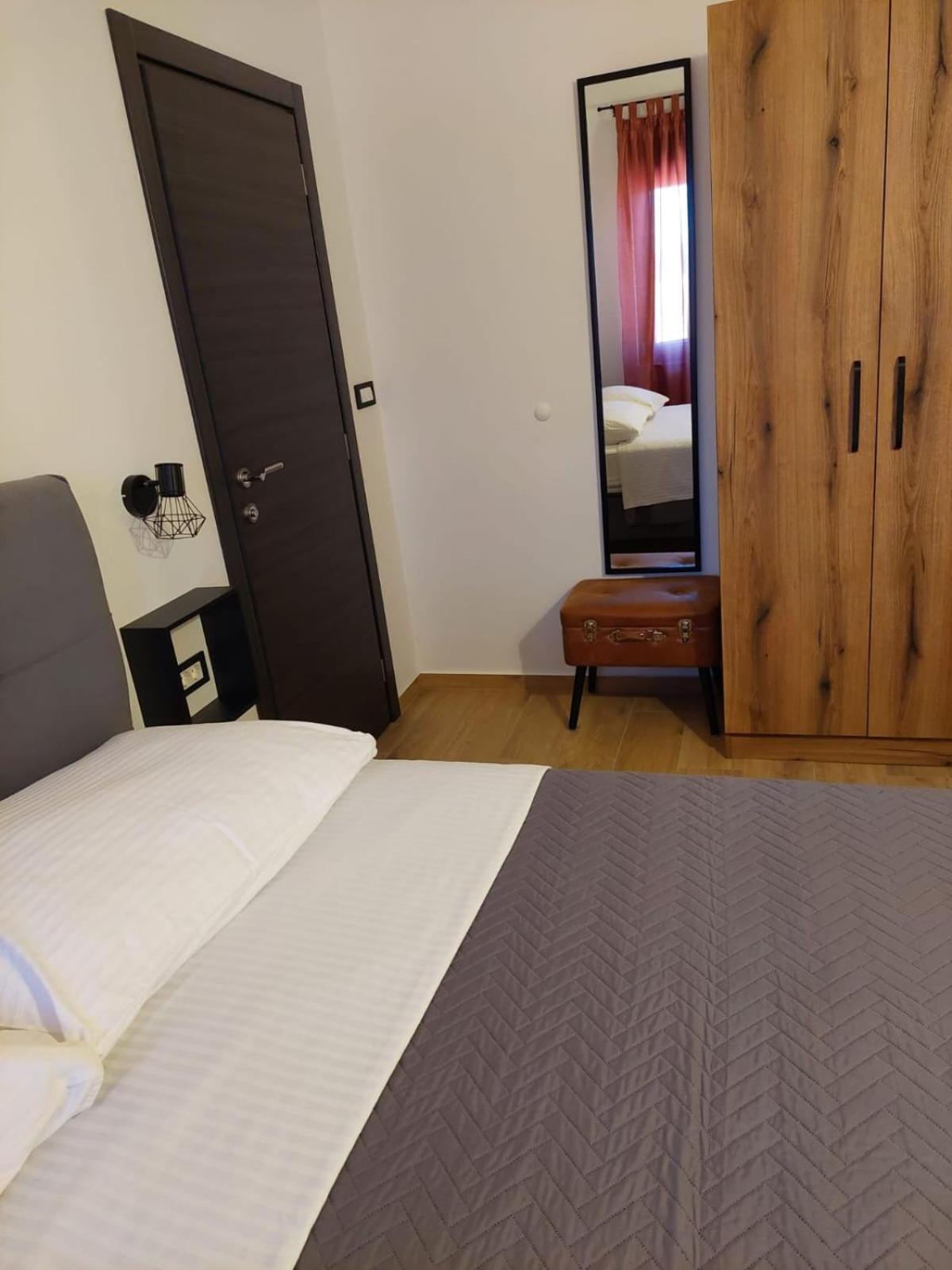 Apartmani Karla Paklenica 스타리그라드 파클레니차 외부 사진